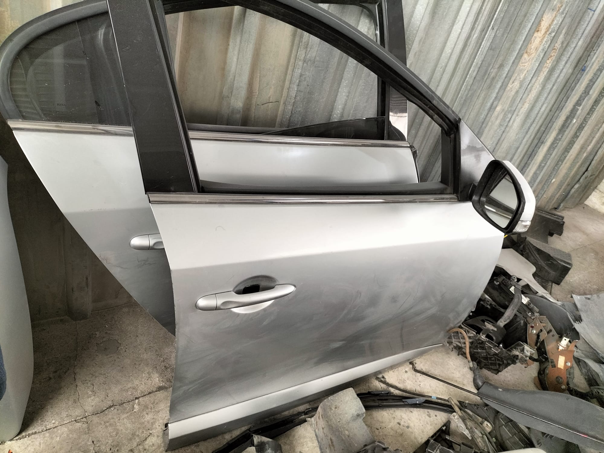 RENAULT FLUENCE SAĞ ÖN KAPI